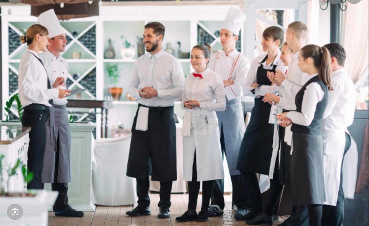 Restaurant team briefing